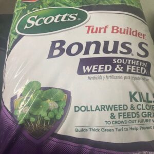 Scotts Turf Builder Bonus S lawn fertilizer.